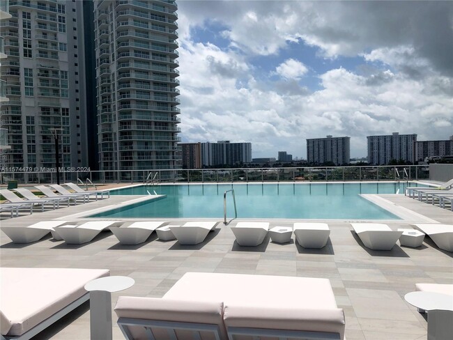 Building Photo - 300 Sunny Isles Blvd