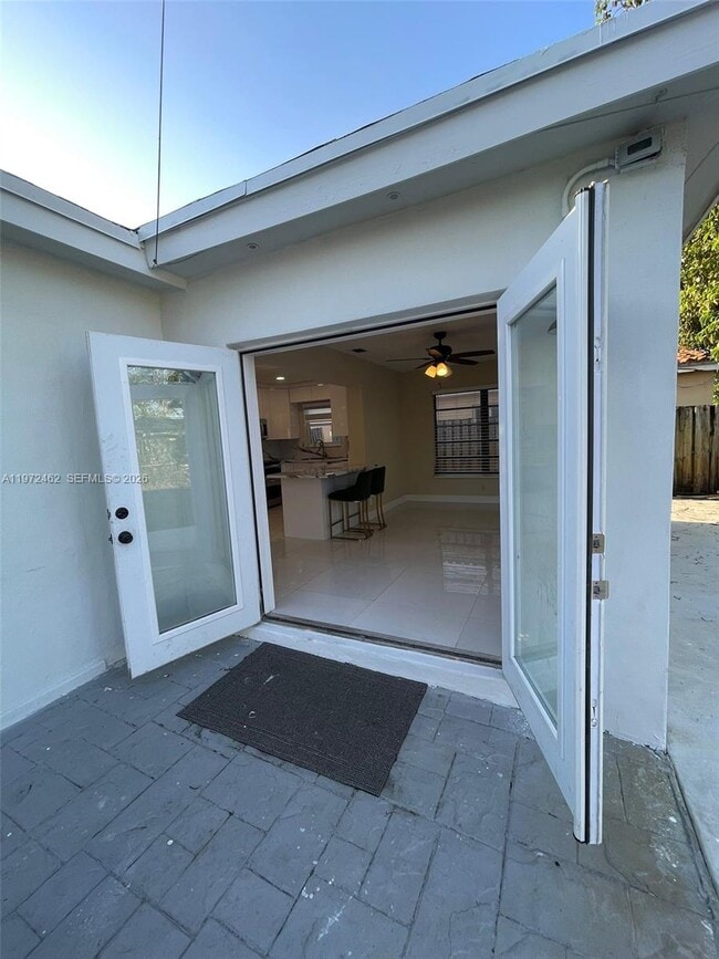 Building Photo - 2813 Bahama Dr