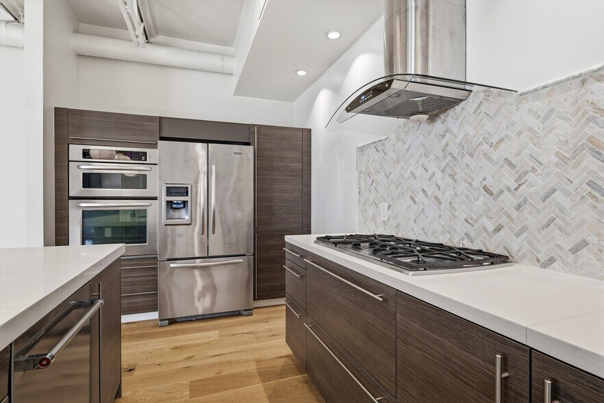 Building Photo - 1250 N Harper Ave