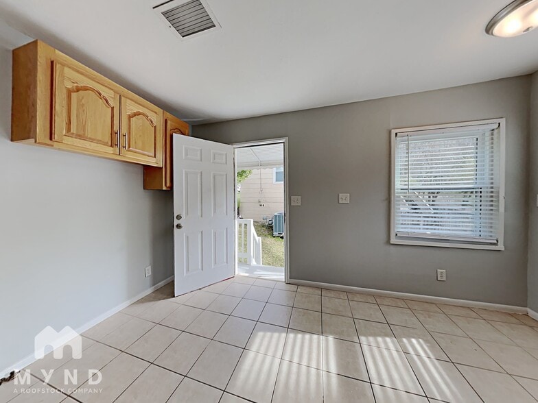 Building Photo - 8757 Sunset Dr