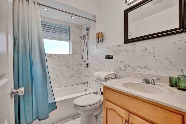 Building Photo - 326 Walnut St