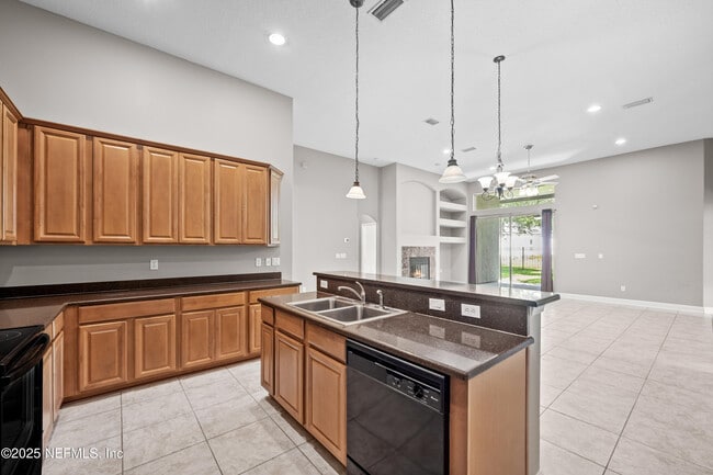 Building Photo - 932 Gallier Pl