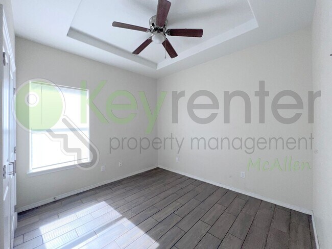 Building Photo - 3B/2B Gated Community, Pet friendly- Edinb...