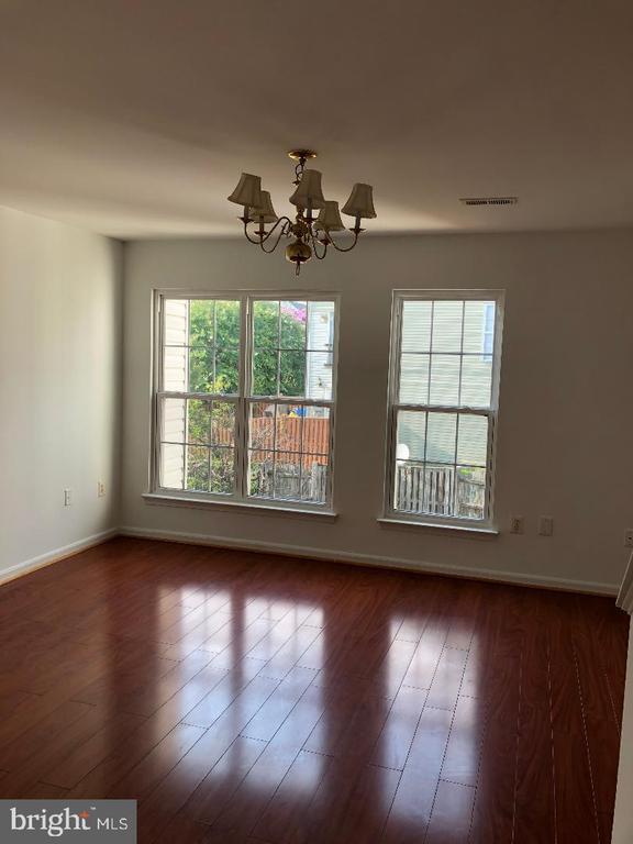 Building Photo - 42994 Beachall St