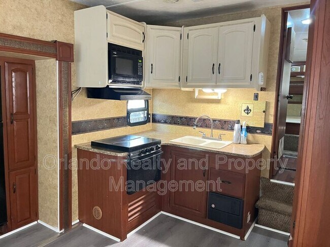 Building Photo - 3000 Clarcona Rd