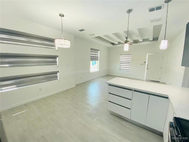 Building Photo - 1722 W Denise Dr