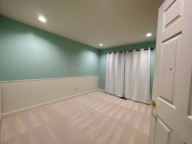 Building Photo - 53 Ross Way