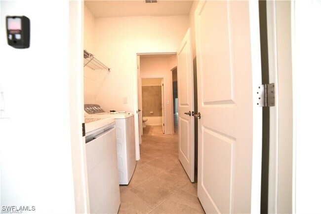 Building Photo - 2665 Vine Ave