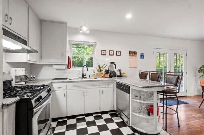 Building Photo - 1611 Ashberry Dr