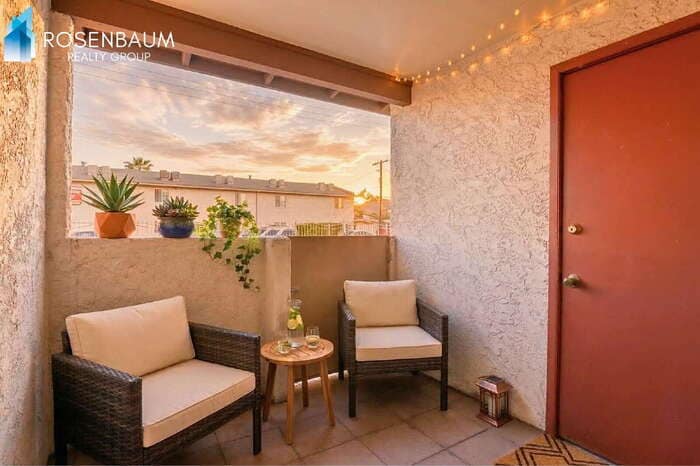 Building Photo - 455 W Kelso St