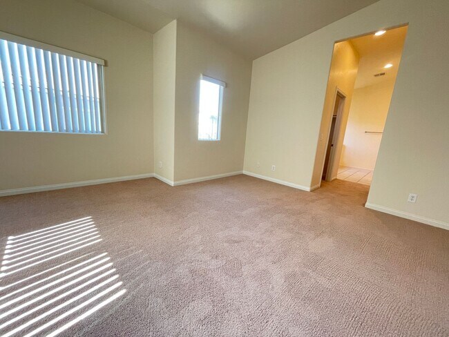 Building Photo - 862 Park Walk Ave