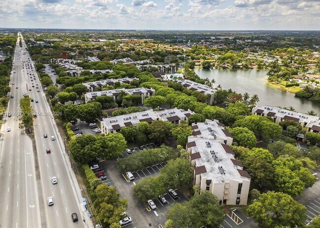 Building Photo - 14415 N Kendall Dr