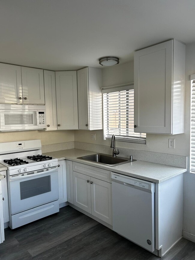 Building Photo - Ridgewood Apartments