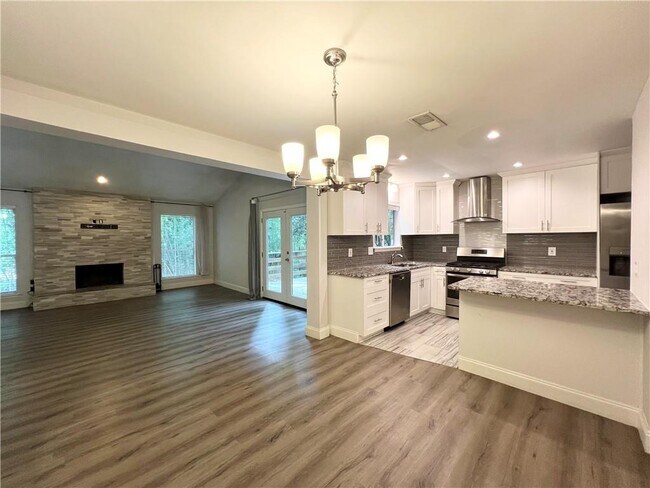 Building Photo - 710 Creekwood Crossing W