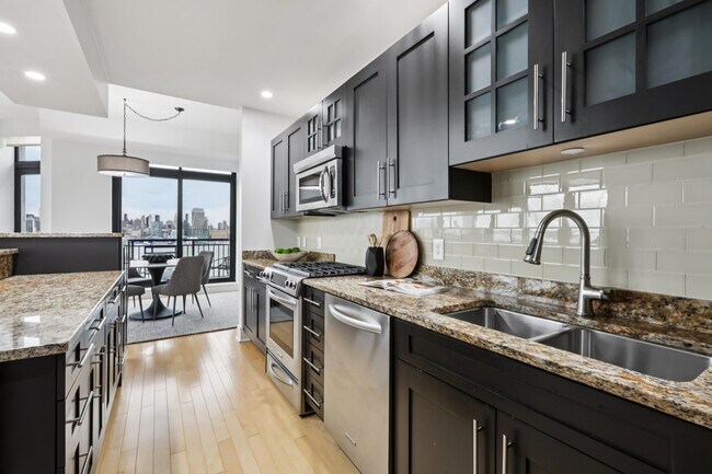 Building Photo - 1025 Maxwell Ln