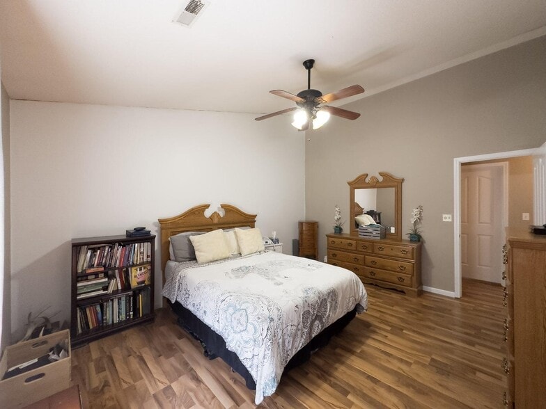Building Photo - 2810 Jonquil Pl
