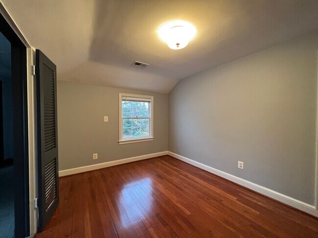 Building Photo - Cool Updated Historic 4/3.5 Farmhouse in Bethesda on Private, 1.5 Acre Lot