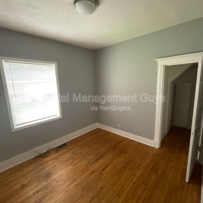 Building Photo - 2931 N Bryant Ave