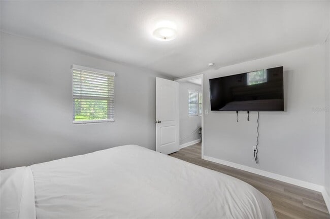 Building Photo - 1601 Palm Way