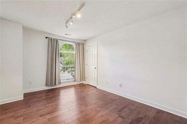 Building Photo - 615 Tammany Pointe