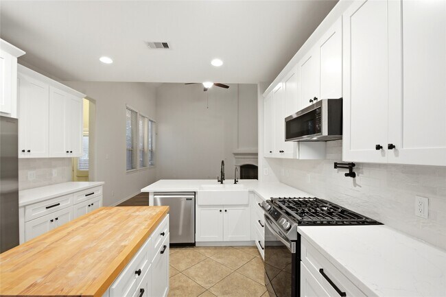 Building Photo - 27118 White Sage Cove Ln