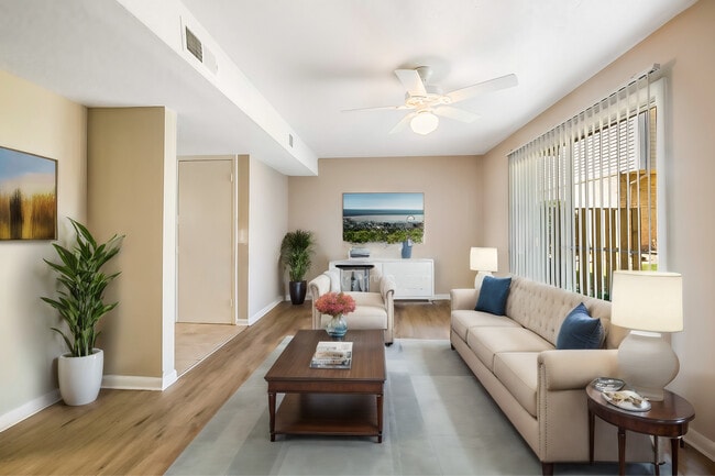 Building Photo - Pine Ridge Townhomes