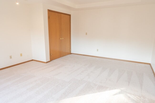 Building Photo - 3Bd/2.5Ba Bellevue House( Newport Hill)