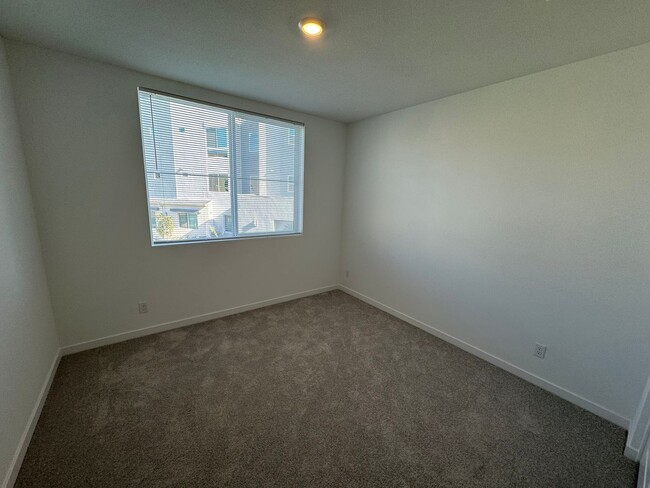 Building Photo - 4100 E Cir Paseo