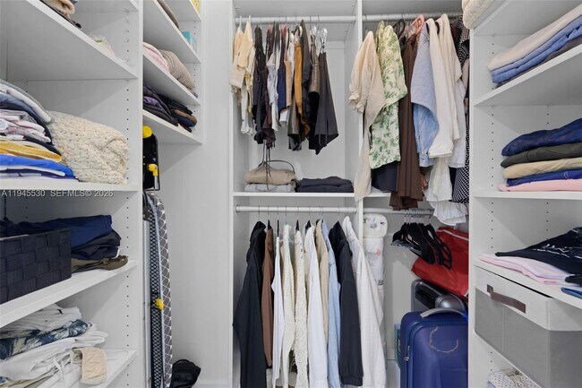 Building Photo - 20191 E Country Club Dr