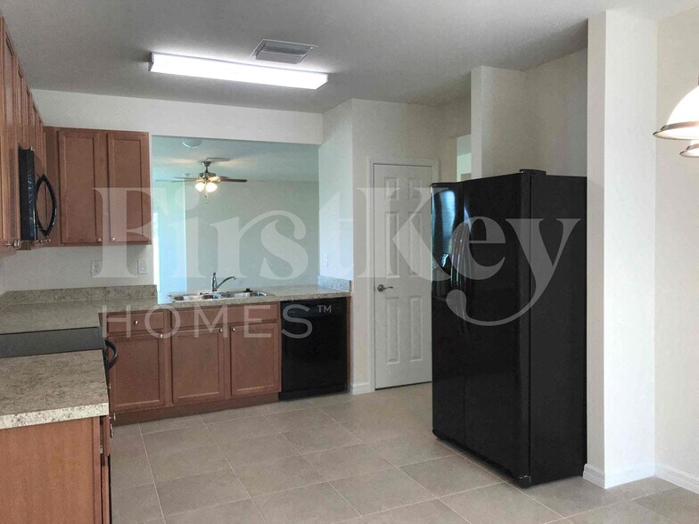 Building Photo - 625 SW 25th Terrace