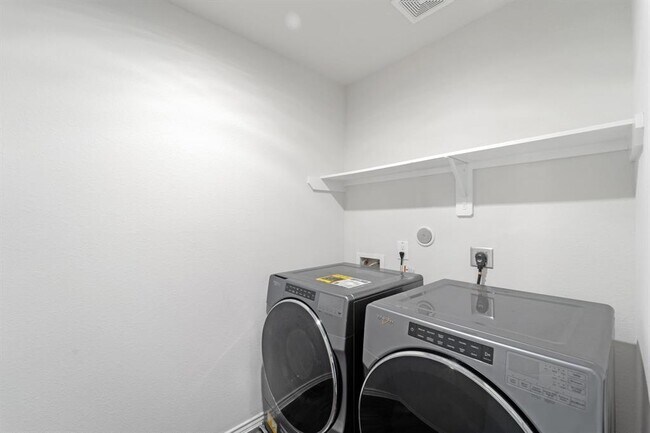 Building Photo - 5618 Downie Draw Ranch Trail