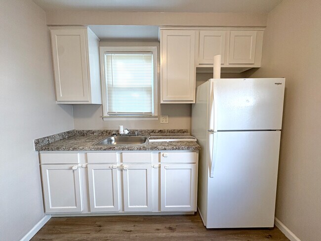 Building Photo - 21311 Beechwood Ave