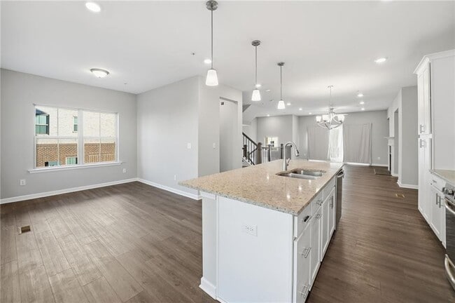 Building Photo - 318 Commons Ave