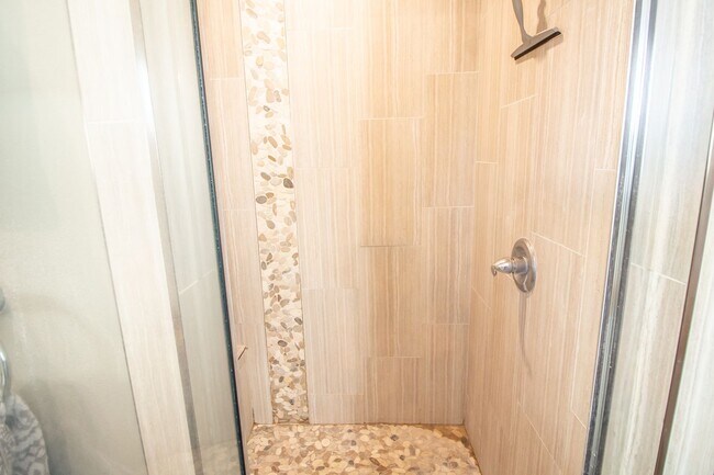 Building Photo - Pre-leasing for Fall!! 3/2/2 Luxury Home i...