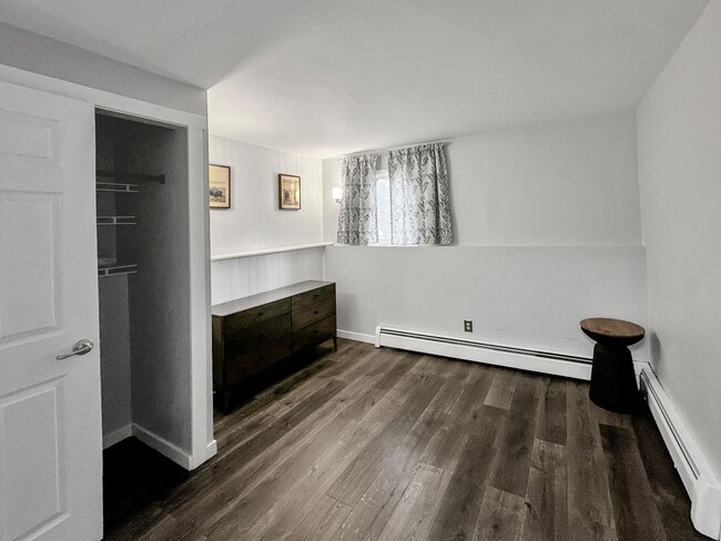 Building Photo - 2 Bedroom, 1 Bath on Peak 8! Updated unit,...