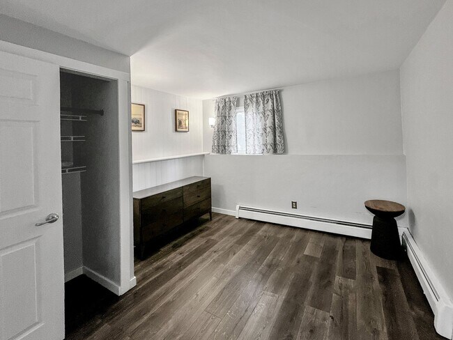 Building Photo - 2 Bedroom, 1 Bath on Peak 8! Updated unit, ground floor, great location!  Heat included!