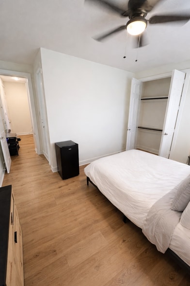 Bedroom1 - 4406 Vernon St