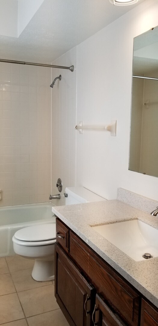 Building Photo - Huge 3 bedroom 2.5 bath town home with a 2 car garage.