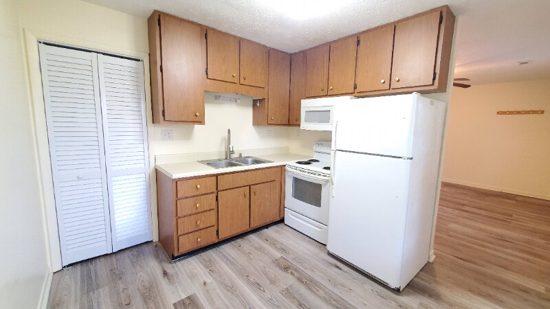 Building Photo - 210 Bolton Cir