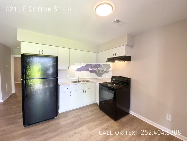 Building Photo - 4211 E Cotton St