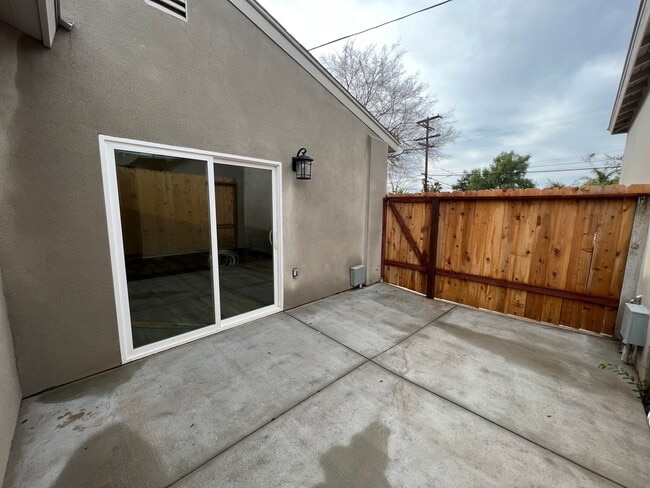 Building Photo - West 10th Escondido Triplex