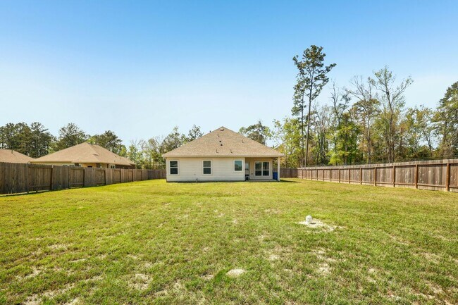 Building Photo - 18473 Railroad Ave