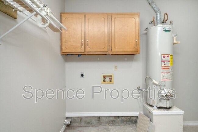 Building Photo - 440 Apple Dr