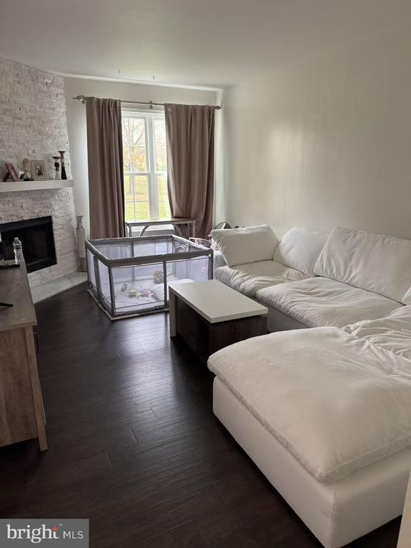 Building Photo - 518 Country Club Dr