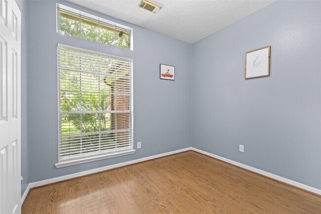 Building Photo - 8619 Bridge Park Dr