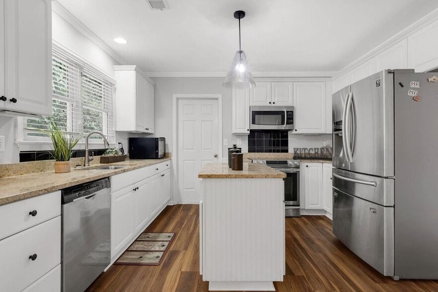 Building Photo - 3247 Blackstone Run