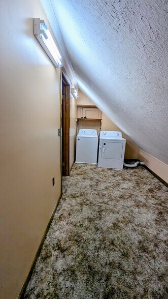 Wash Room - 1034 W Summer St