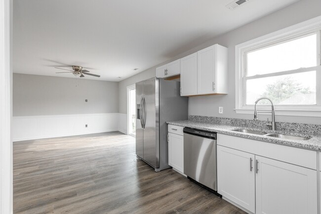 Building Photo - 4008 Gloucester Dr
