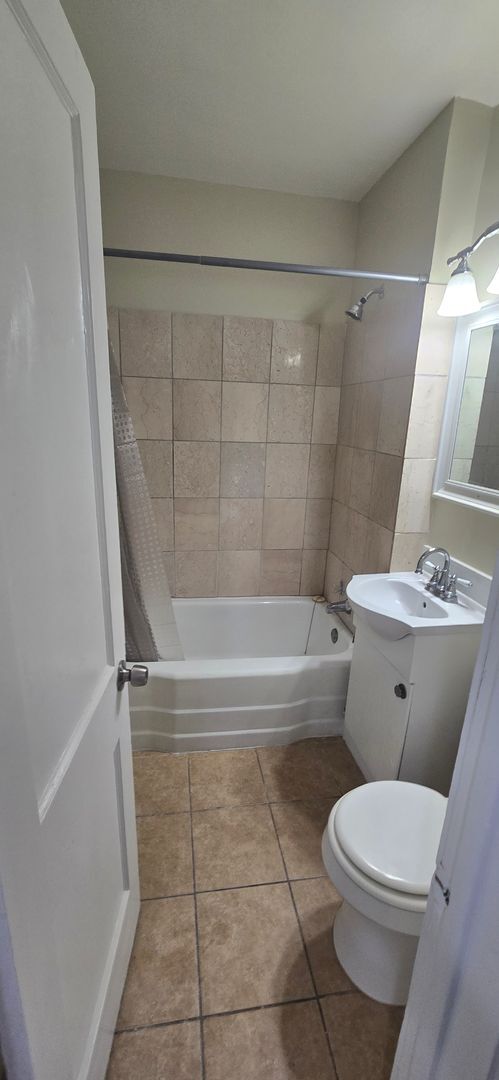 Building Photo - Freshly Renovated 3 bedroom available!