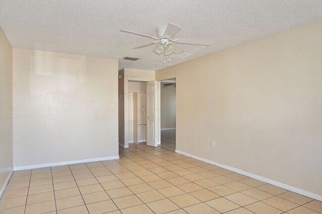 Building Photo - 2571-2575 Elm Ave